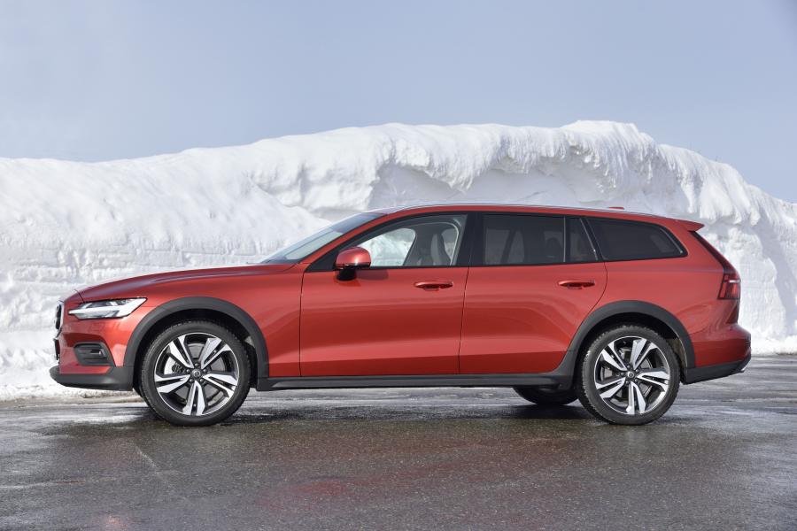  Volvo V60 D4 Cross Country 2018 года  (WW) (фото 23 из 49)